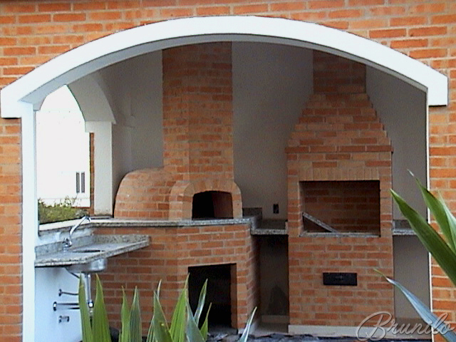 Forno a lenha e Churrasqueira em tijolinho 