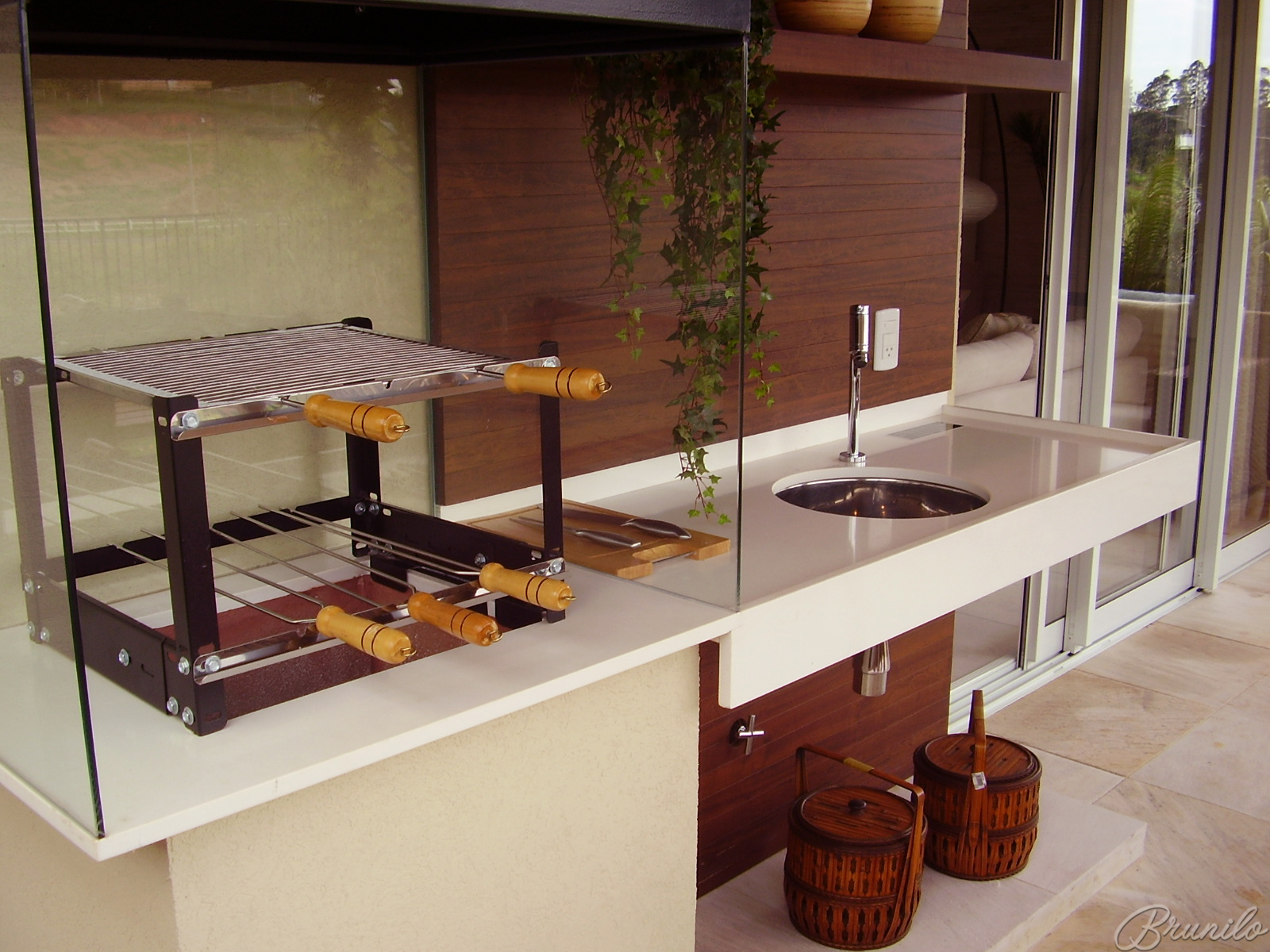 Churrasqueira  com coifa suspensa de chapa