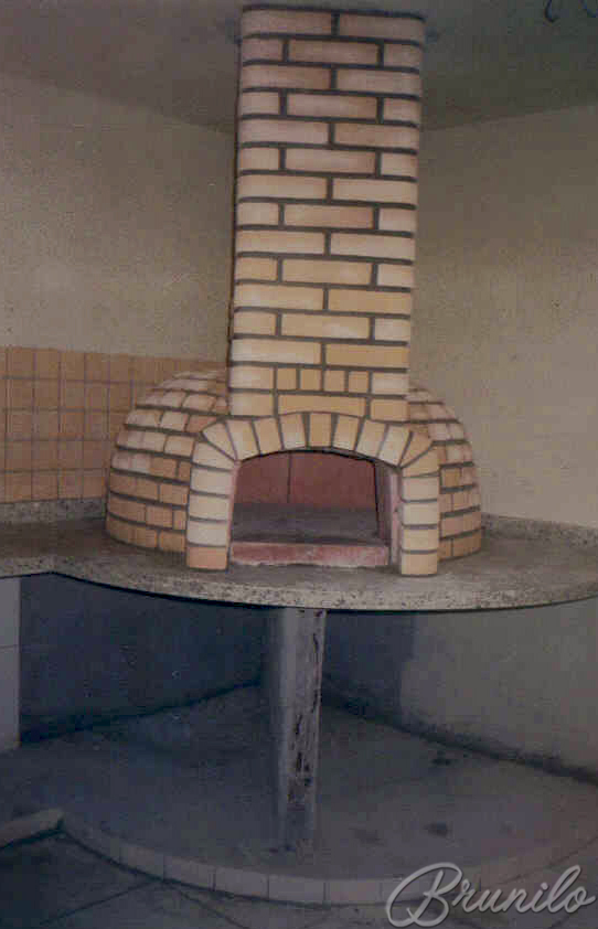 Forno a lenha em tijolinho  