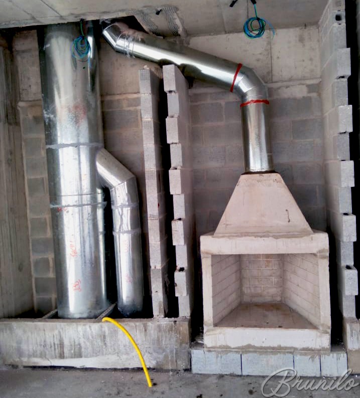 Lareira com sistema coletivo em chapa