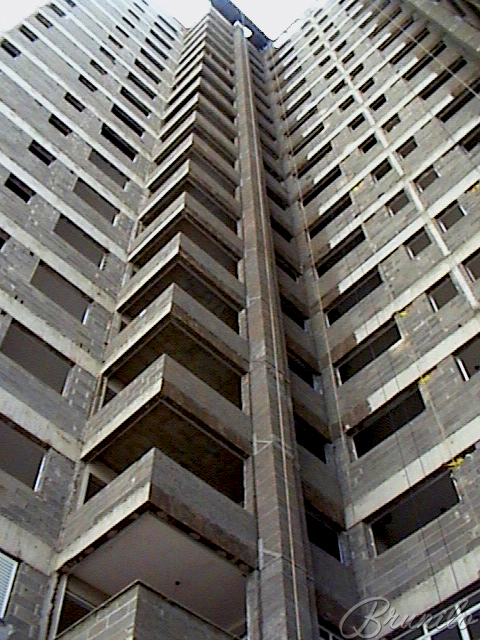 Duto instalado na fachada .