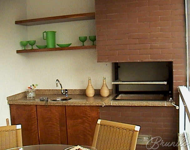 Churrasqueira com coifa suspensa