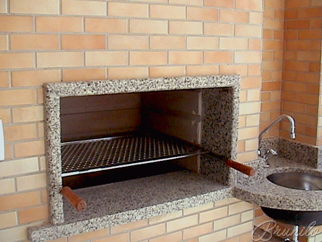 Churrasqueira pré - moldada com revestimento