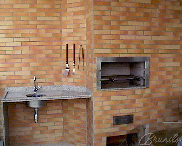 Churrasqueira pré - moldada  revestida