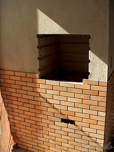 Churrasqueira e duto pré - moldados revestidos